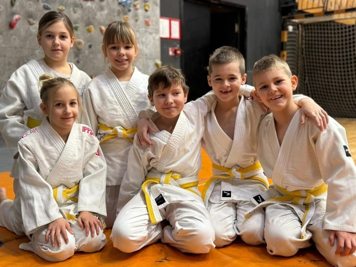 Otroci na judo treningu